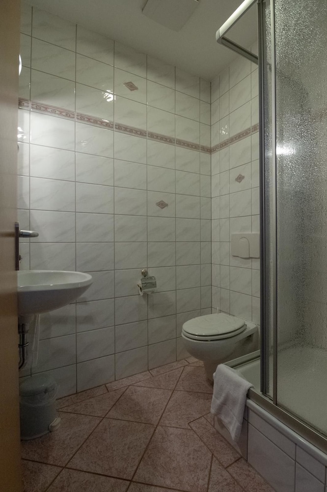 Basic Triple Room, 1 Bedroom photo 2