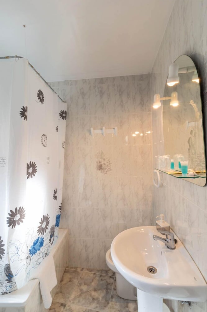 Double or Twin Room photo 3