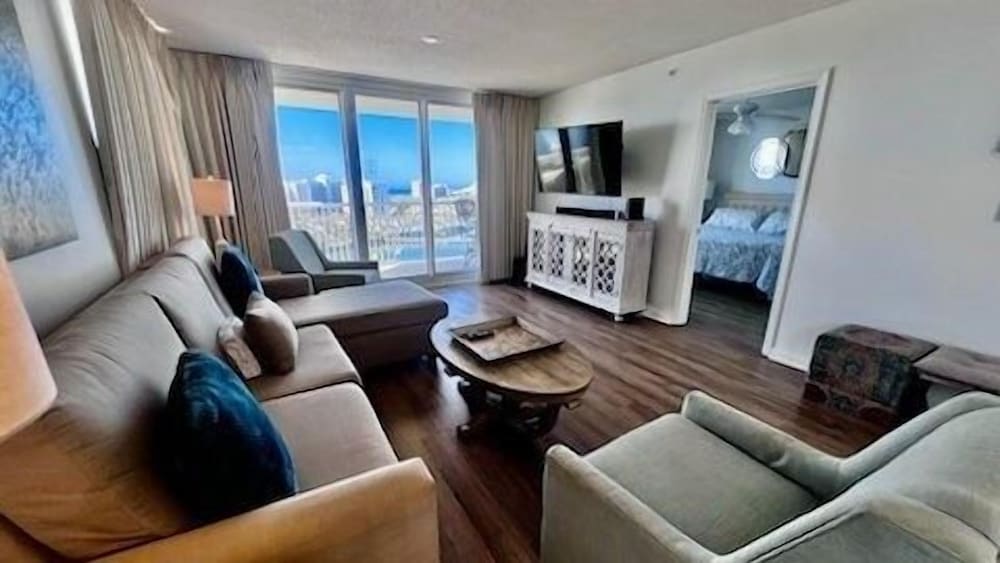 Condo, 3 Bedrooms