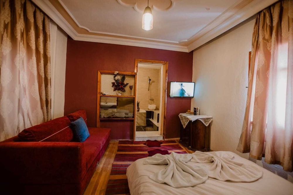Honeymoon Room photo 1