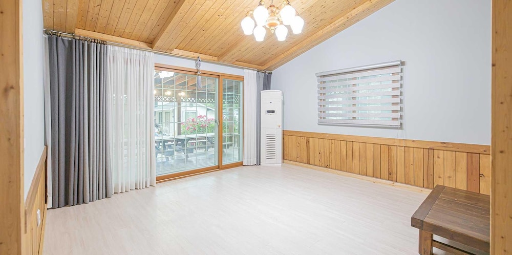 Basic Room, 3 Bedrooms (Edelweiss)