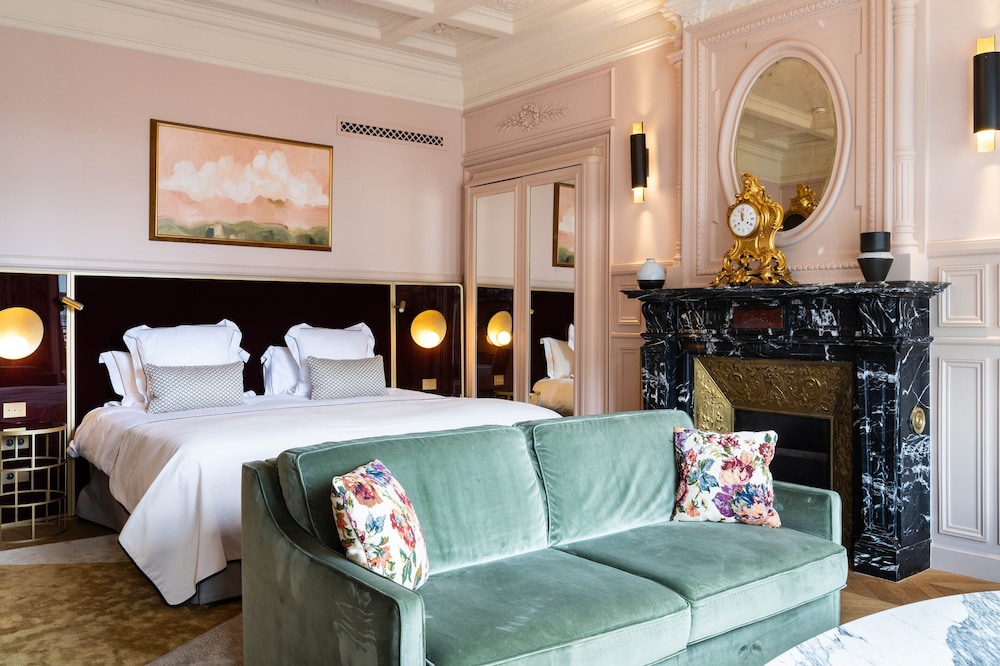 Junior Suite Prestige, balcon & Tour Eiffel thumbnail 6