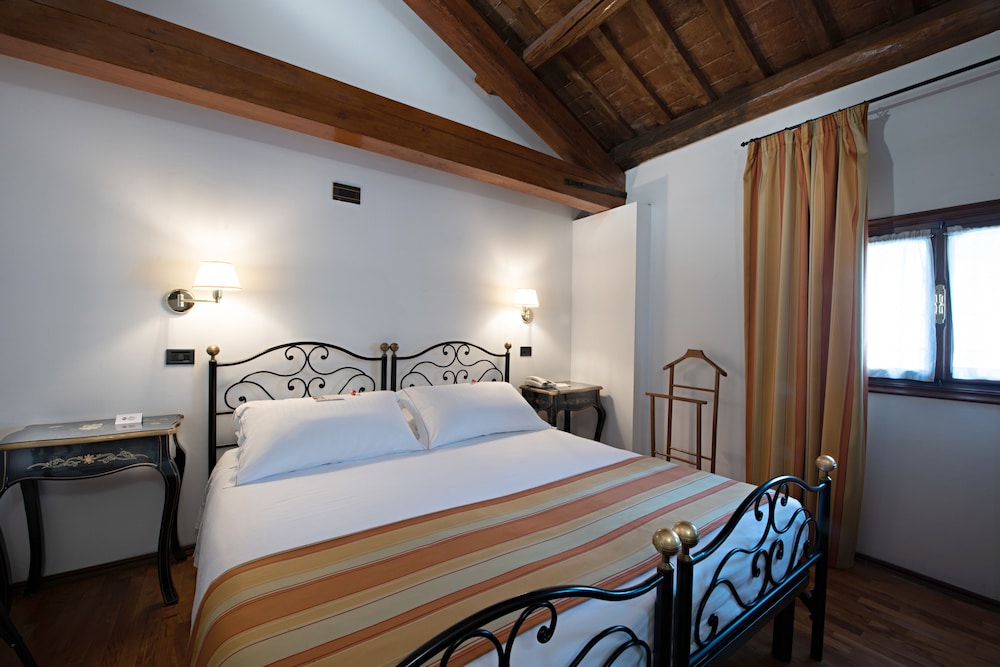 Economy Room, 1 Queen Bed, Non Smoking (Twin Bed On Request) photo 2