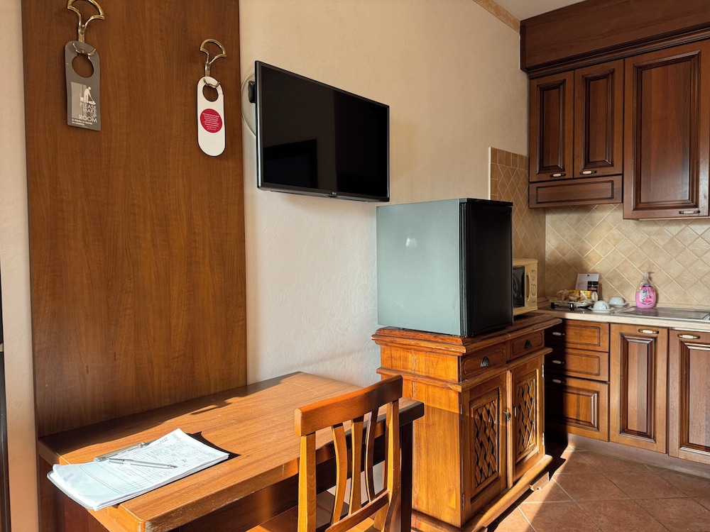 Business Double Room Single Use - Photo 15