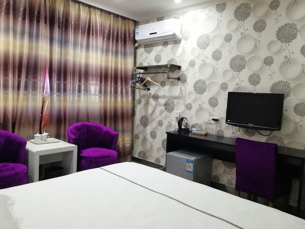 Deluxe King Room photo 2