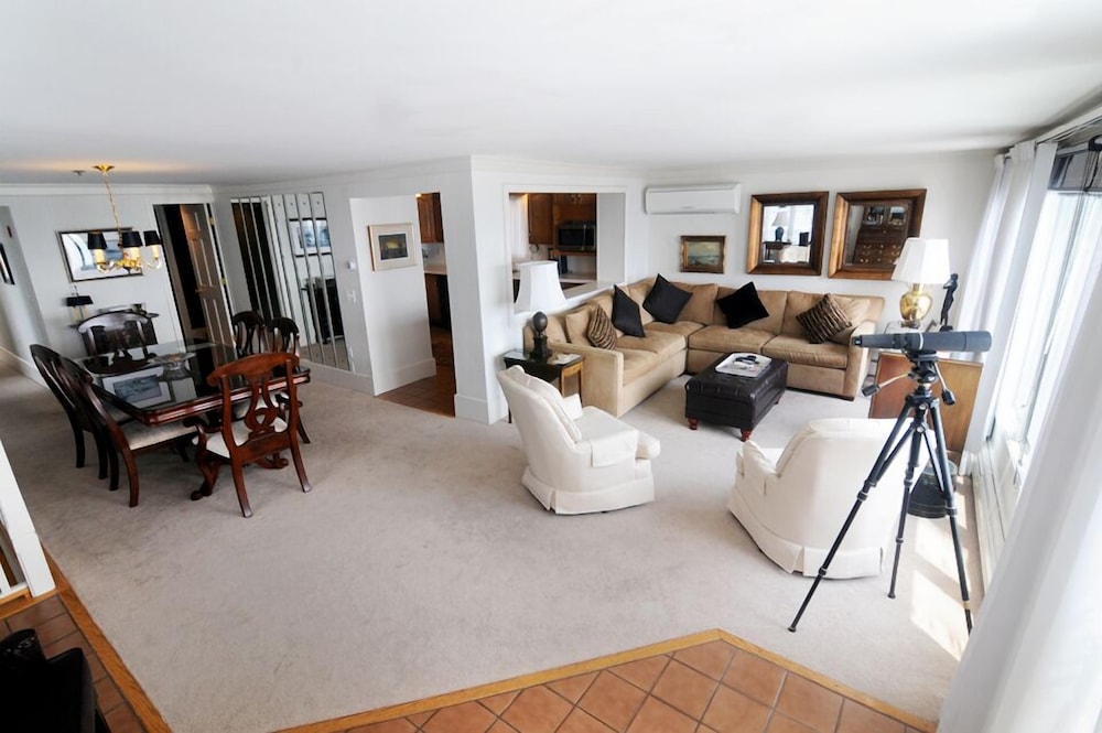 Condo, 3 Bedrooms (Waterfront Condo 3 bedrooms) photo 1