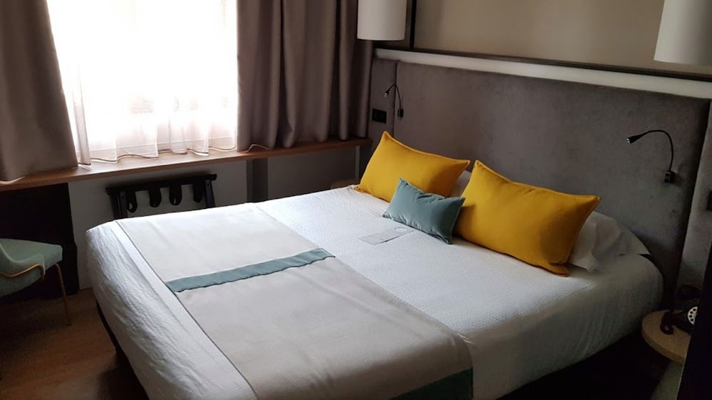Superior Double Room, Courtyard View - Photo 2