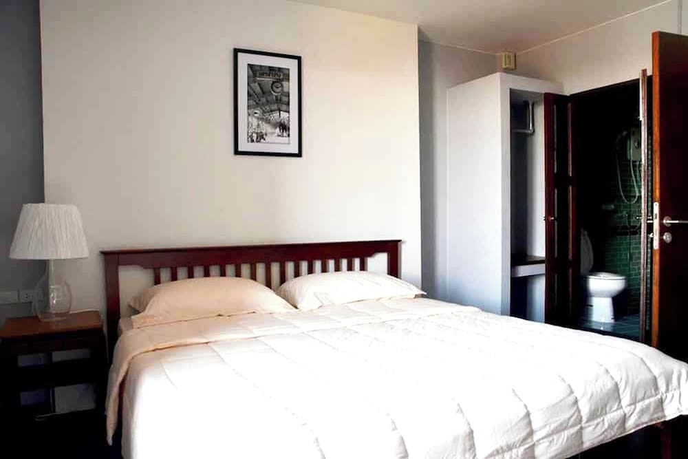 Deluxe Room, 1 King Bed, Balcony