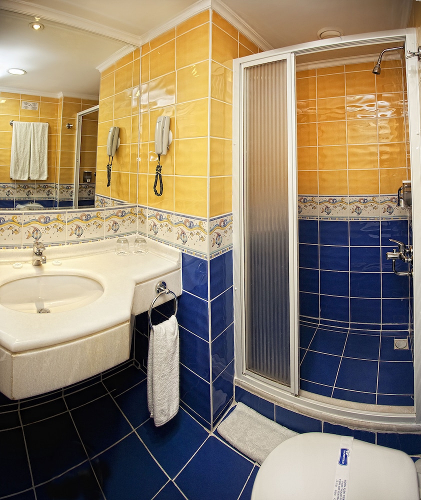 Standard Landview photo 2