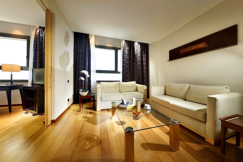 Junior Suite, 1 King Bed, City View
