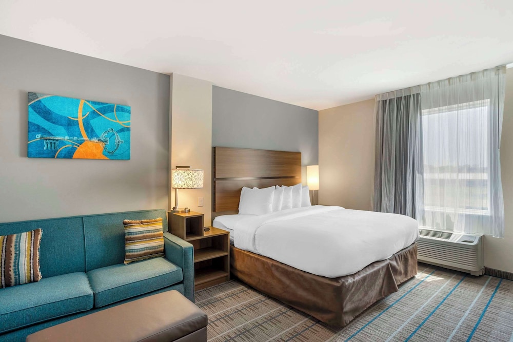 Suite, 1 King Bed, Non Smoking - Photo 1