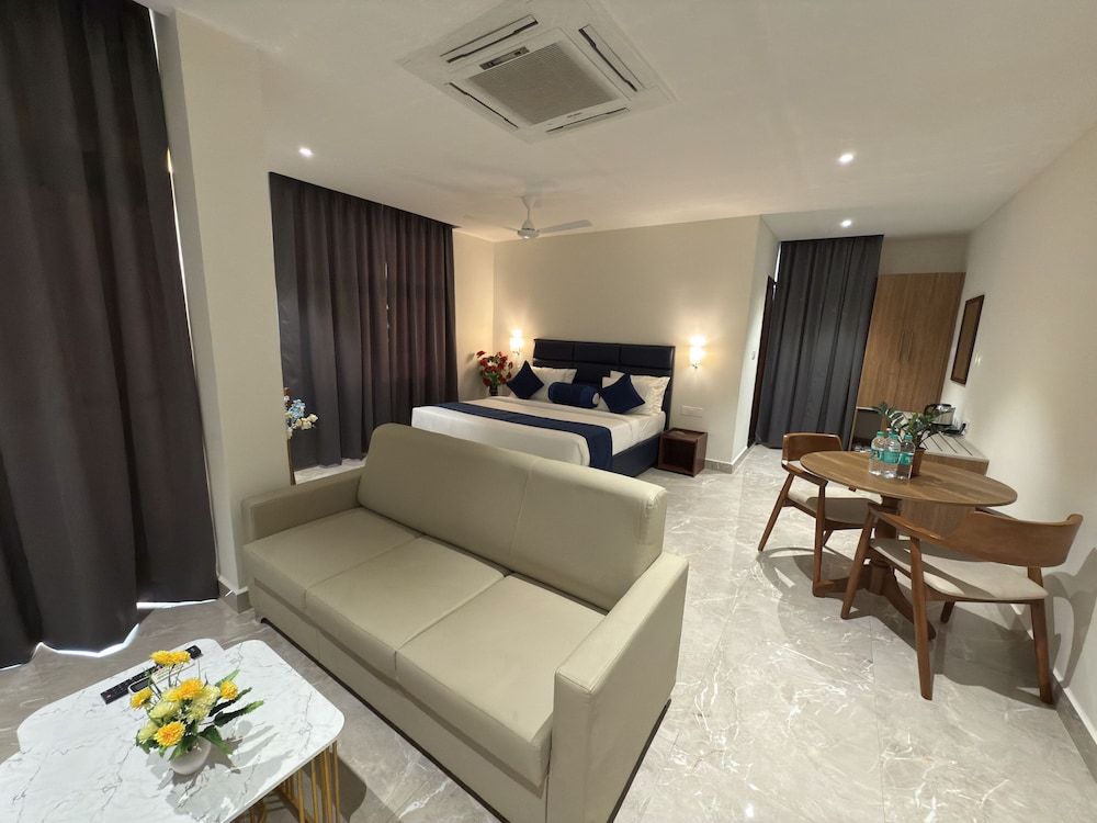 Luxury Suite, Balcony, City View