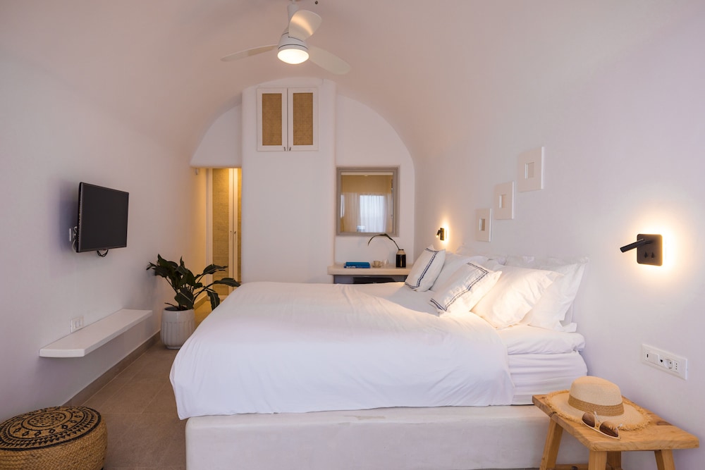 Premium Room Caldera View with Outdoor Mini Plunge Pool Double - Photo 2