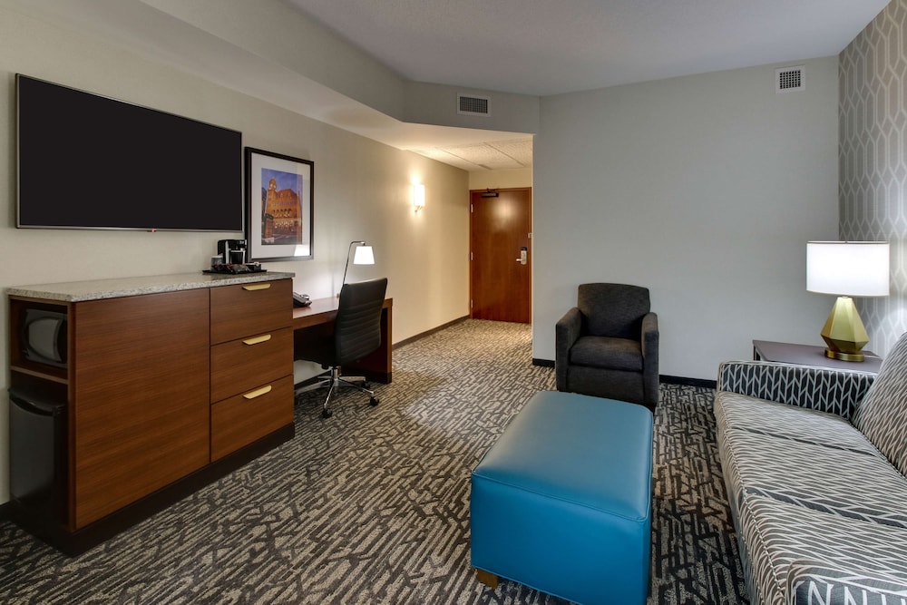 Deluxe Room, Multiple Beds, Refrigerator & Microwave (Sofa Sleepr, Upper Floor) photo 2