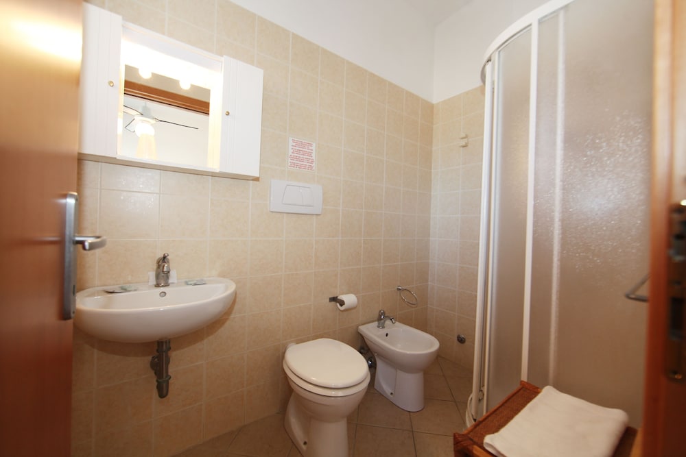 Double Room (MS) photo 2