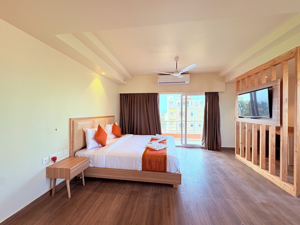 Deluxe Double Room, Balcony, City View photo 2