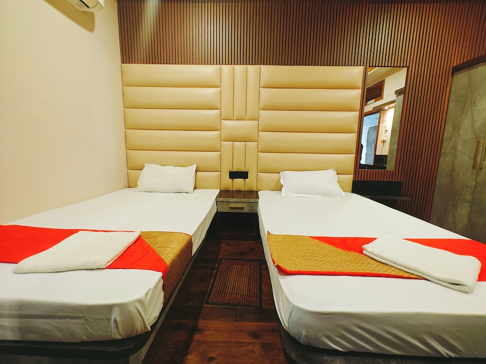 Deluxe Twin Room - Photo 9