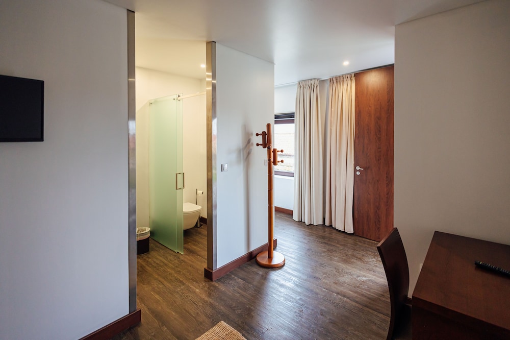 Family Room, 1 Bedroom - Photo 4