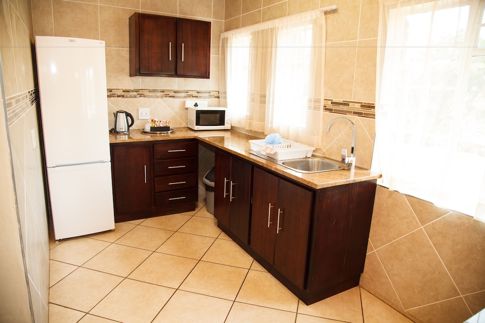 Classic Chalet, 2 Bedrooms, Garden Area (1) photo 2
