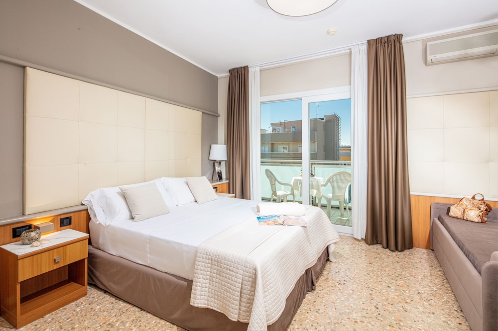 Family Triple Room - Photo 1