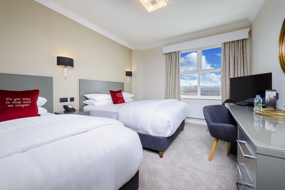 Signature Twin Room - Photo 1