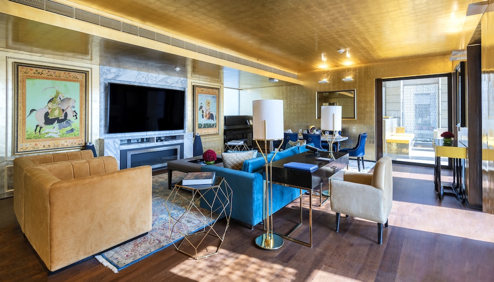 Sultan Suite (2-Bedroom Presidential Suite) with Plunge Pool, Courtyard, Gymnasium, Spa, Sauna