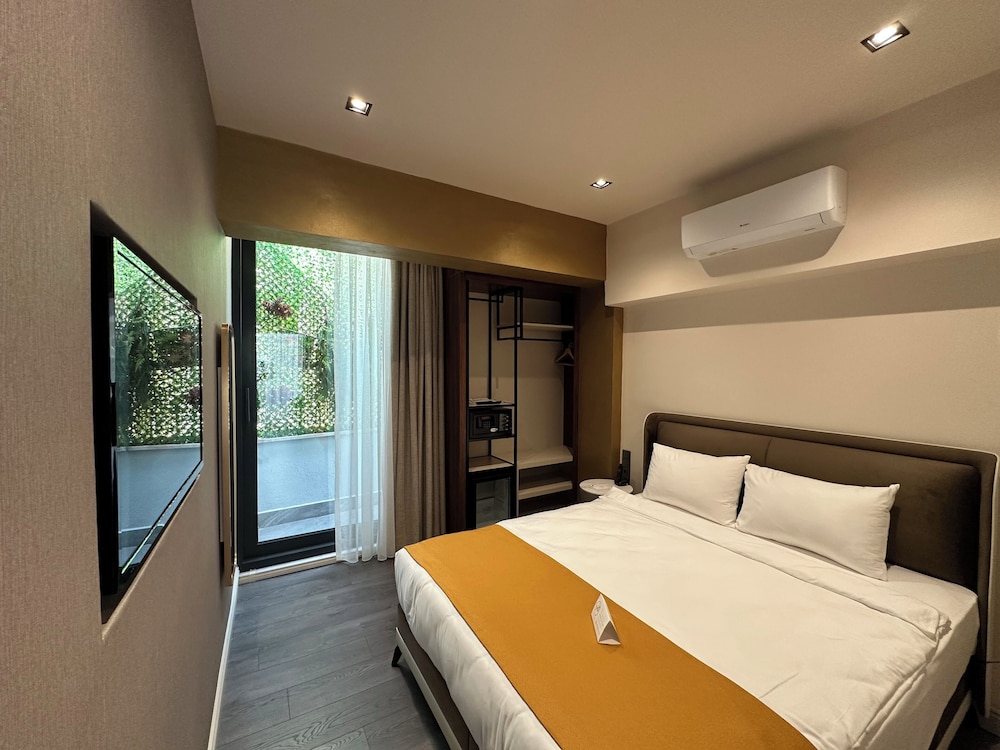 Deluxe Room, 1 Bedroom, Balcony photo 3