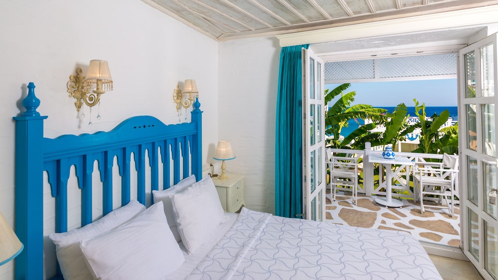 Economy Room, Partial Sea View photo 1