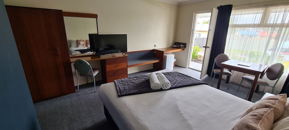 Standard Room, Multiple Beds (Non Refurbished) photo 2