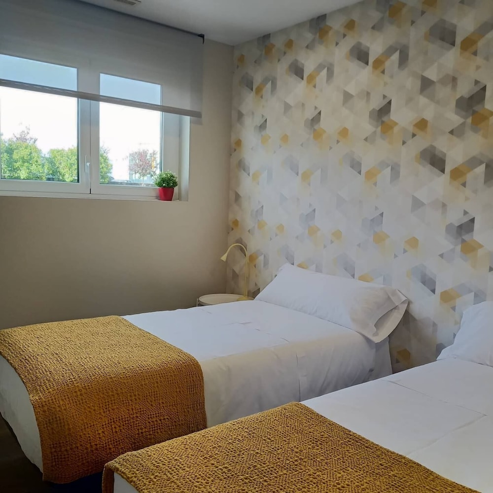 Basic Double or Twin Room, 2 Twin Beds, Ensuite, Ground Floor