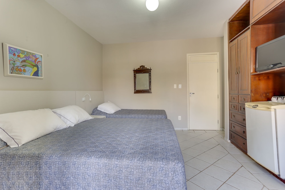 Basic Quadruple Room, Partial Ocean View, Corner