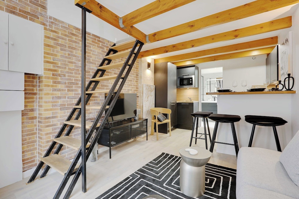 Apartment photo 2
