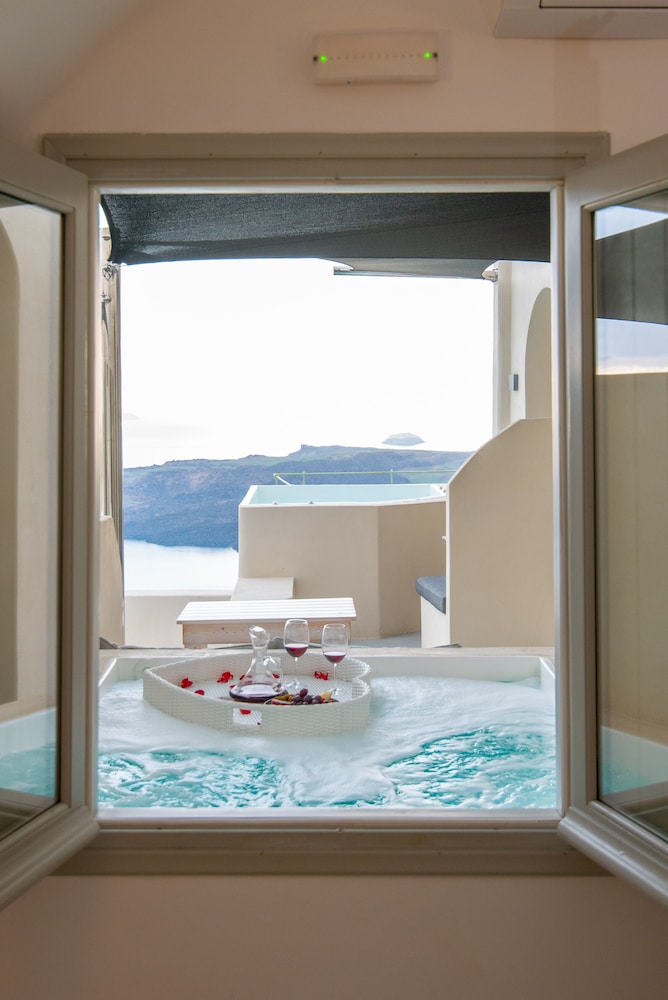 Cave Suite, Caldera View, Outdoor Hot Tub - Photo 6