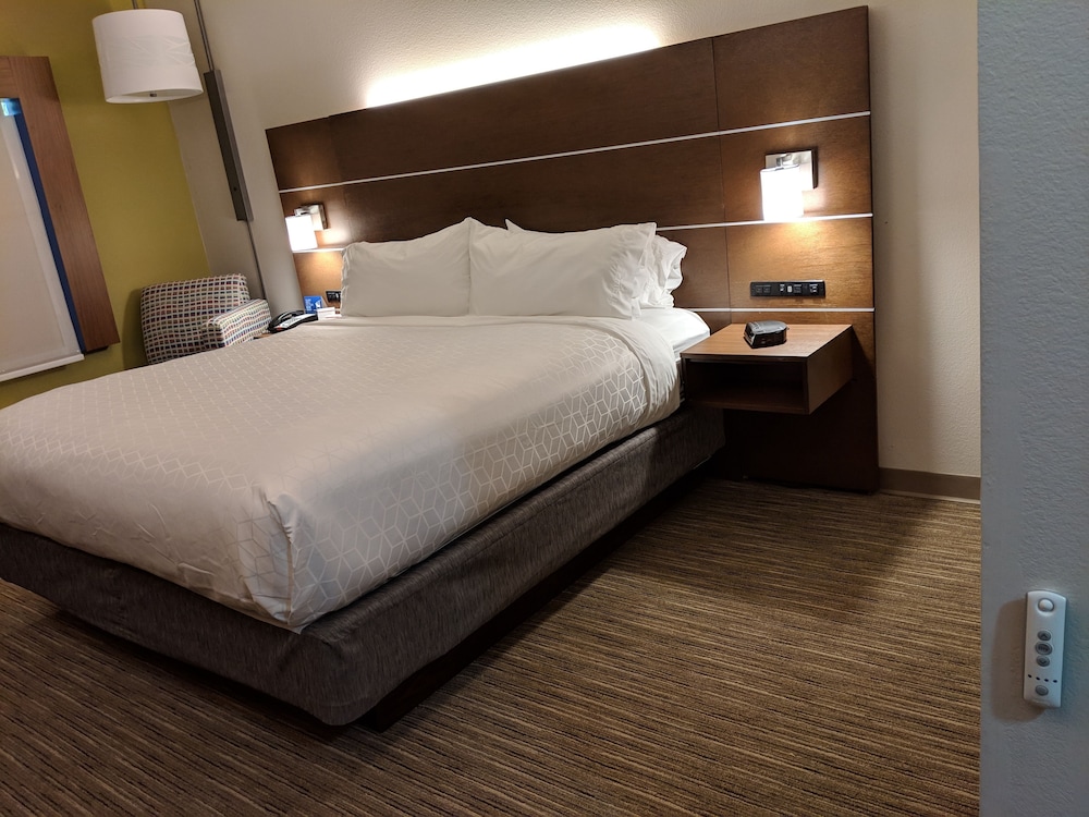Standard Room, 1 King Bed, Accessible (Communications Accessible) - Photo 6