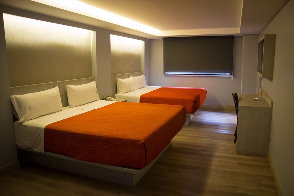 Standard Quadruple Room, 2 Queen Beds