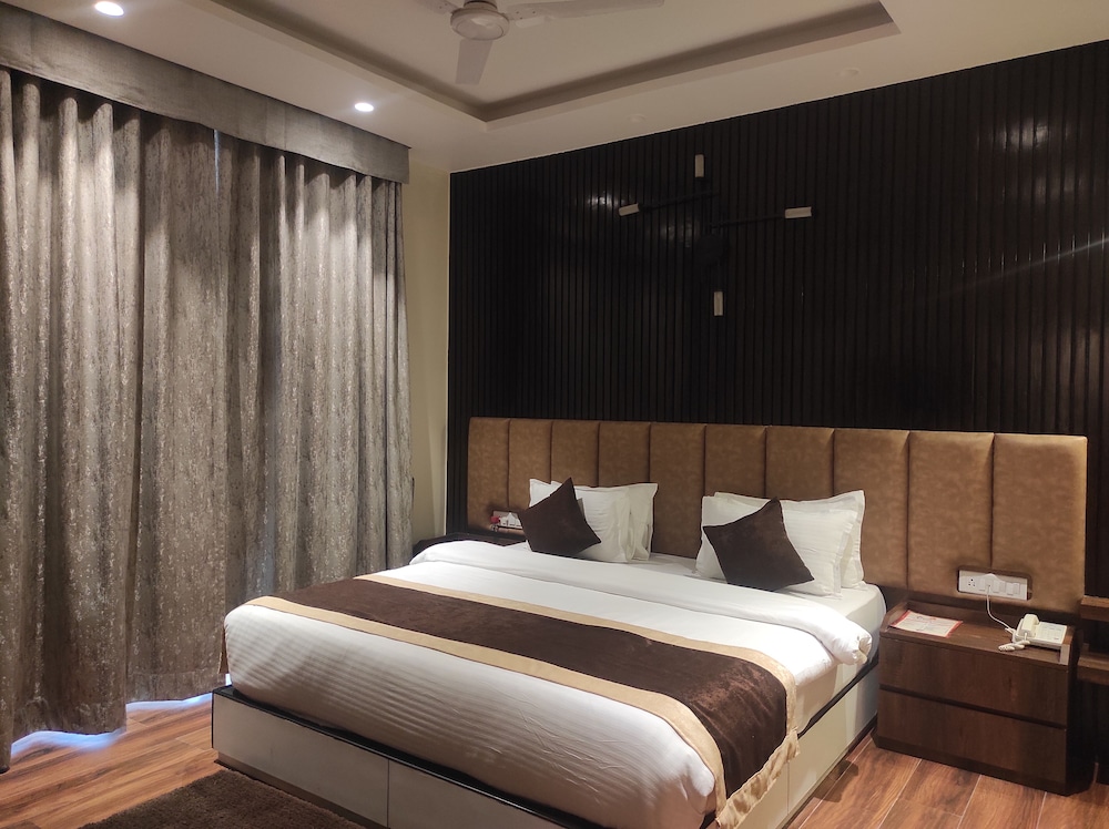 Suite - Photo 18
