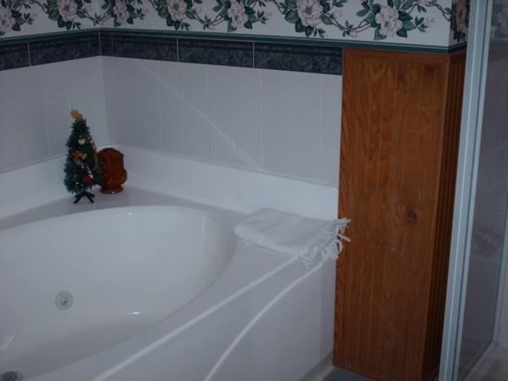 Deluxe Room, 1 King Bed photo 2