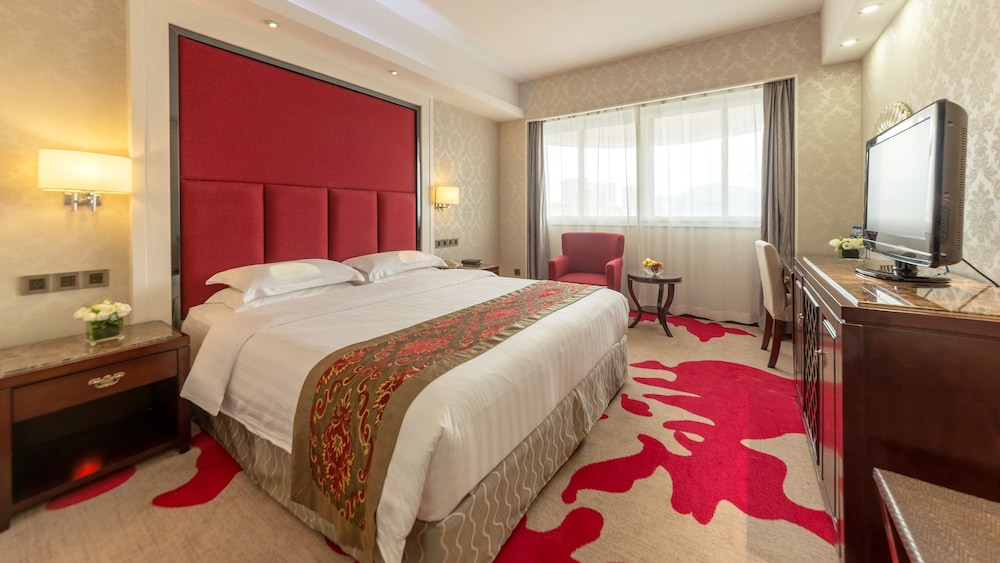 Standard Room, 1 King Bed, Smoking (Extra Floor Space) photo 1