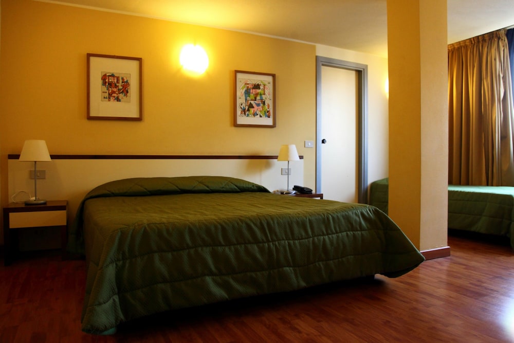 Room, 1 Double Bed - Photo 14