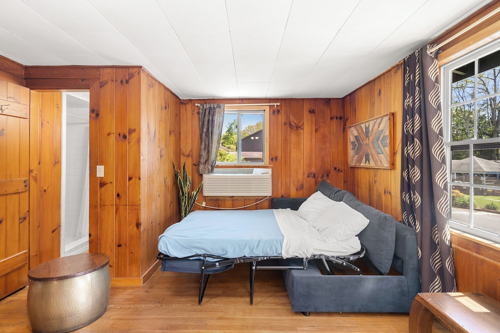 Executive Studio, 1 Queen Bed photo 3
