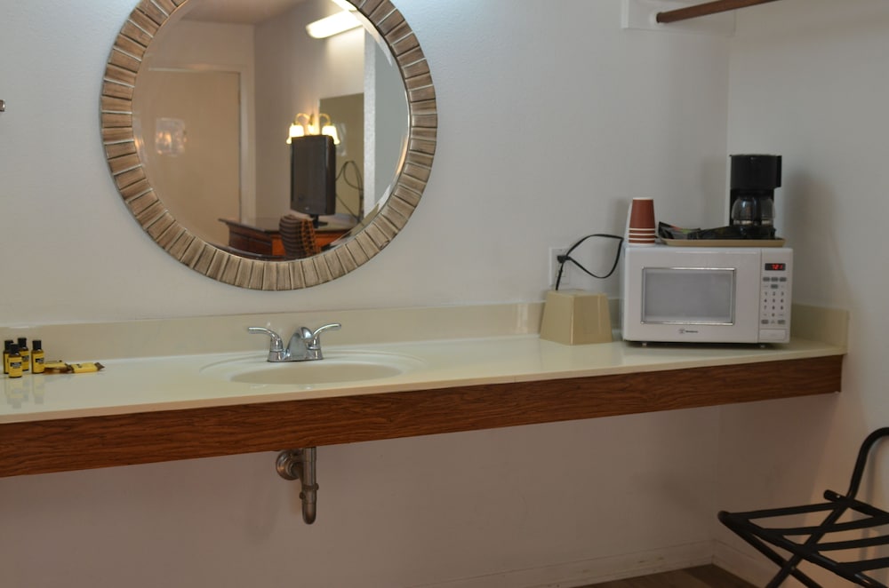 The Oak Motel, Photo 6