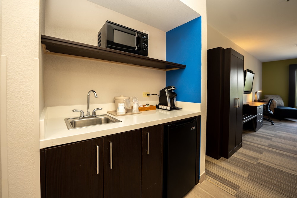 Suite, 2 Queen Beds (Additional Living Area) - Photo 3