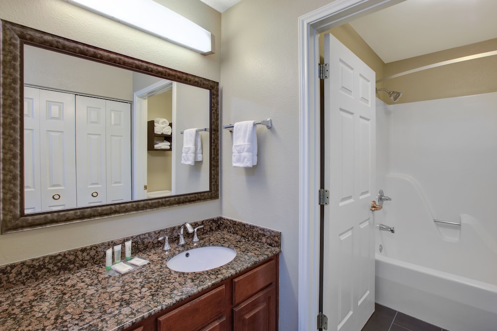 Suite, 2 Bedrooms, Kitchen - Photo 7