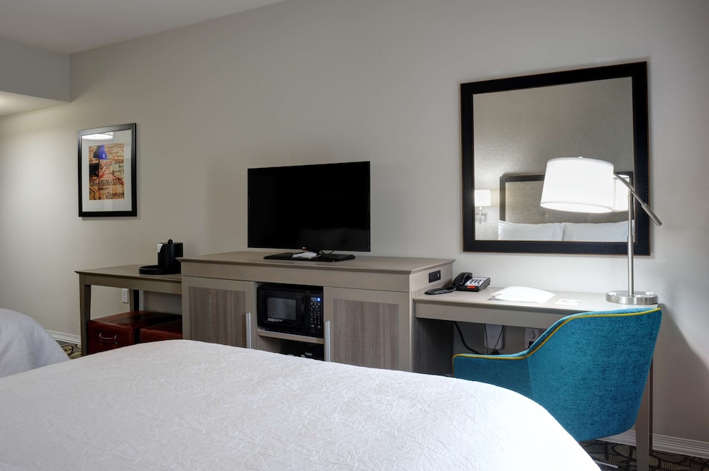 Room, 2 Queen Beds, Non Smoking, Refrigerator & Microwave photo 2