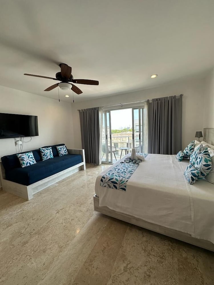 Comfort Suite, Balcony (4C)