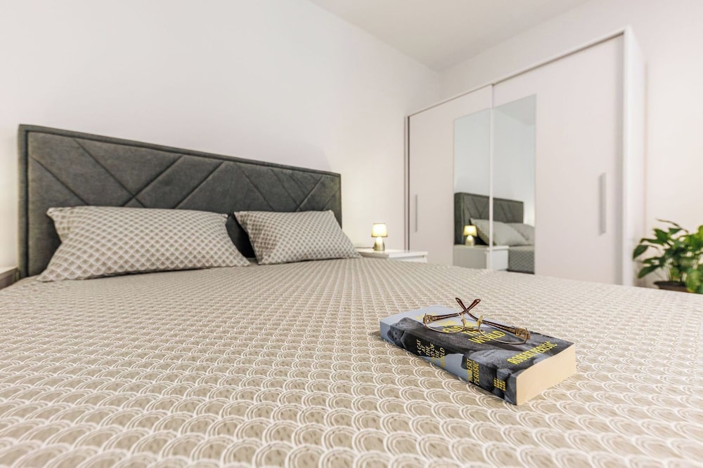 Apartment (0 Bedroom)