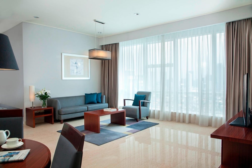 Executive Suite, 1 Bedroom, City View (Corner)