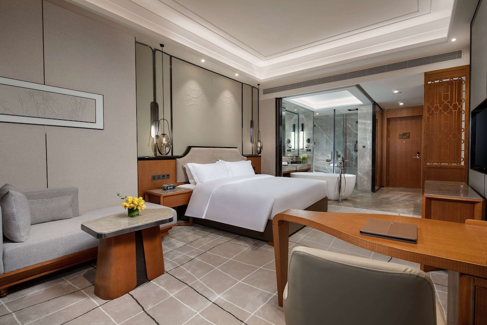 Room, 1 King Bed, Smoking, Garden View
