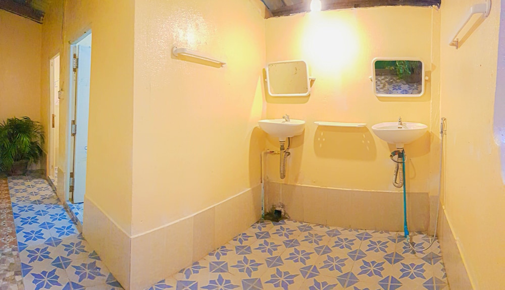 Standard Double Room, 1 King Bed, Garden View photo 2