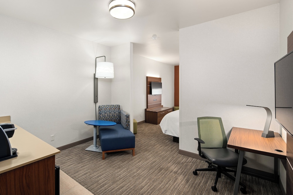 Suite, 1 King Bed, Mobility Accessible